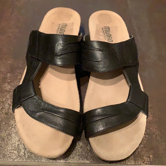 Munro Shoes - Munro Black Adjustable Sandal Size 9Narrow
